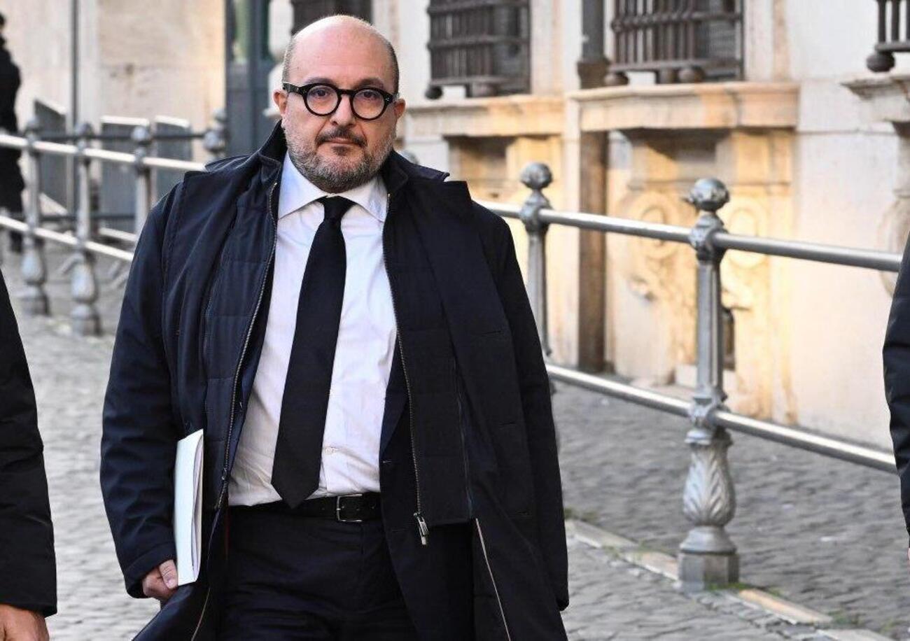 &ldquo;Inviammo delle critiche a Sangiuliano e ci sostituirono&rdquo;. Parla Giancarlo Carpi, il terzo caso Boccia (otto mesi di lavoro non riconosciuto). Report? &ldquo;Ricostruzione sbagliata&rdquo;. E spiega: &ldquo;Dietro le opere che vedrete ci sono degli abusi&rdquo;. Mentre Giuli...