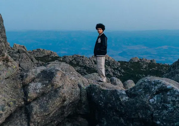 Alla ricerca dell&rsquo;inaspettato, per meravigliarci senza andare troppo lontano. Lo racconta la campagna &ldquo;Out there we belong&rdquo; di Scorpion Bay con la nuova collezione Fall Winter 24/25