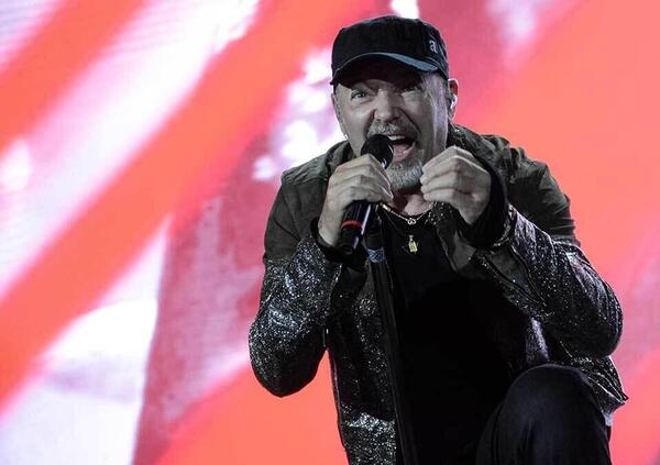 Vasco Rossi, il ricordo del padre e la bordata: &quot;I nazifascisti sono tornati, lupi travestiti da agnelli&quot;. Ma ce l&#039;ha con il governo di Giorgia Meloni?