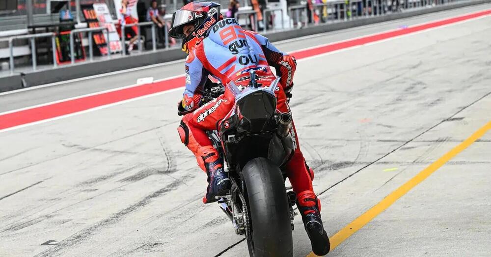 Marc Marquez a Sepang si &egrave; goduto lo spettacolo, poi ha buttato via tutto: &ldquo;Non ho capito, Bagnaia e Mart&iacute;n battagliavano, ma i tempi&hellip;&rdquo;