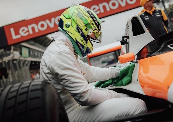 Nella terra dei sogni realizzati Lewis Hamilton guida la McLaren di Senna sotto la pioggia di Interlagos