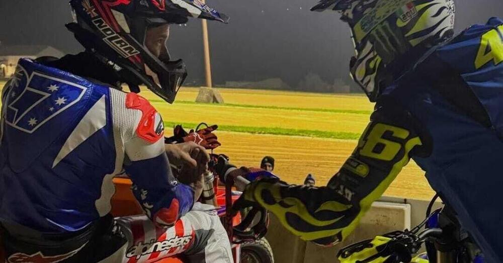 [VIDEO] S&igrave;, &egrave; tutto vero: Valentino Rossi e Casey Stoner si sono sfidati al Ranch, ma questa volta come fanno gli uomini