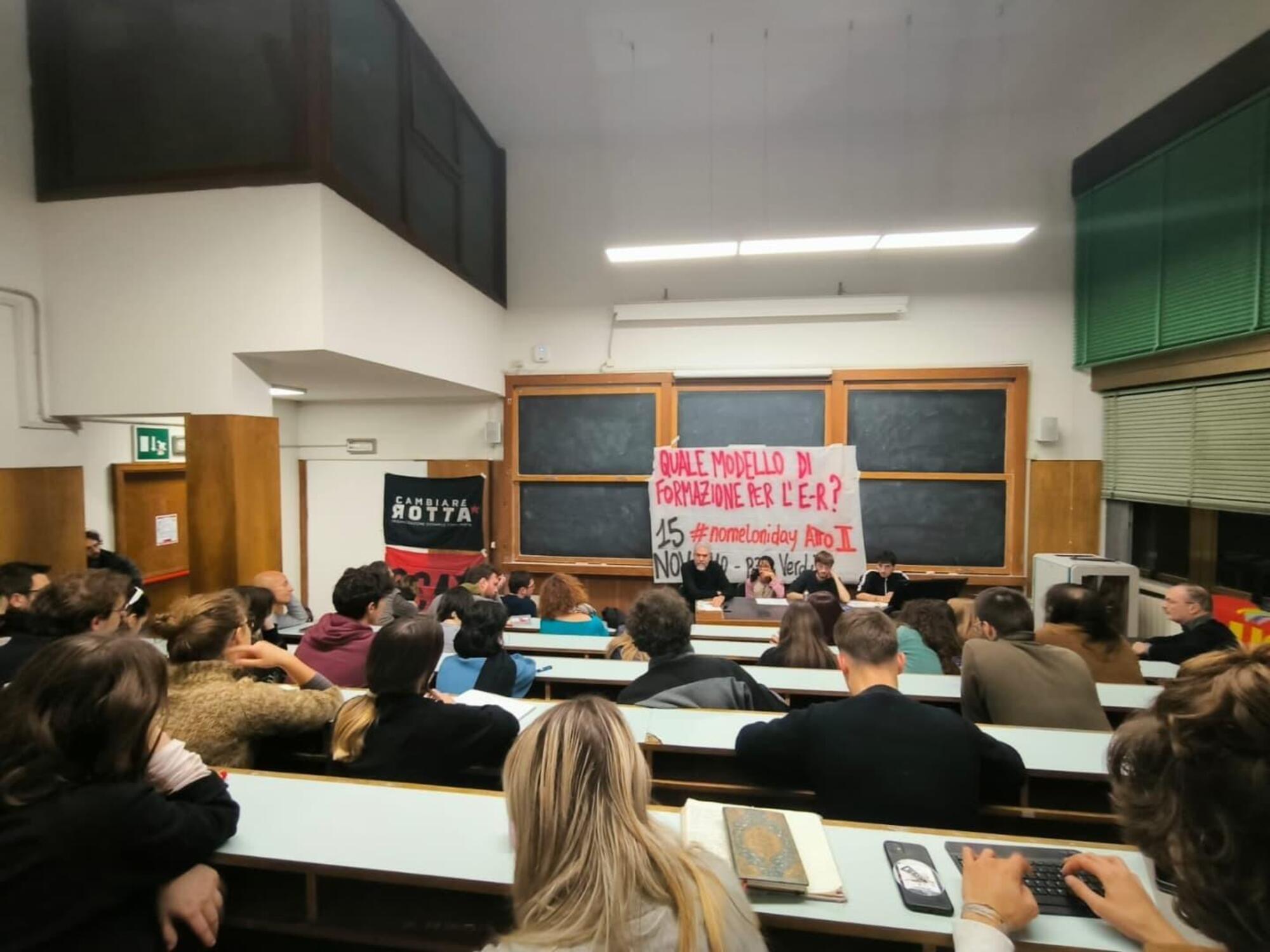 L&#039;immagine postata dal collettivo Cambiare rotta dell&#039;assemblea 