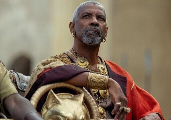 Il gladiatore 2, Denzel Washington ha baciato un uomo durante le riprese del film? L&#039;attore: &ldquo;Non erano pronti&rdquo;. E un altro bacio &egrave; stato tagliato e non si vede al cinema...