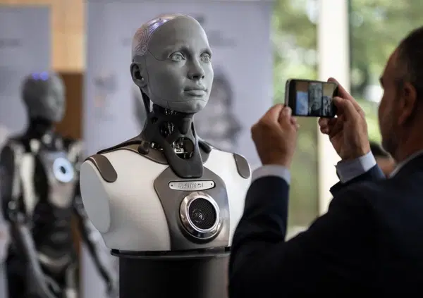 L'intelligenza artificiale Google impazzisce e insulta uno studente: &ldquo;Sei un peso per la societ&agrave;. Crepa!&rdquo;. Il chatbot Gemini in guerra contro l'umanit&agrave;? Gli abbiamo risposto come si deve, e&hellip;