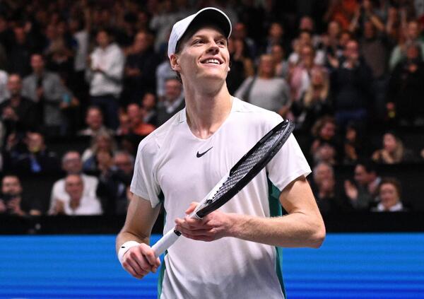 Atp Finals, Jannik Sinner? &ldquo;Piedi a papera e non si pettina, ma &egrave; pi&ugrave; adorato di Valentino Rossi&rdquo;: arriva l&rsquo;investitura internazionale dopo Torino