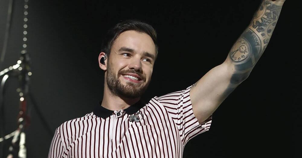 Morte di Liam Payne, il cantante ex One Direction aveva provato a lottare per il figlio Bear prima di cadere? E spunta il video del (falso) funerale...