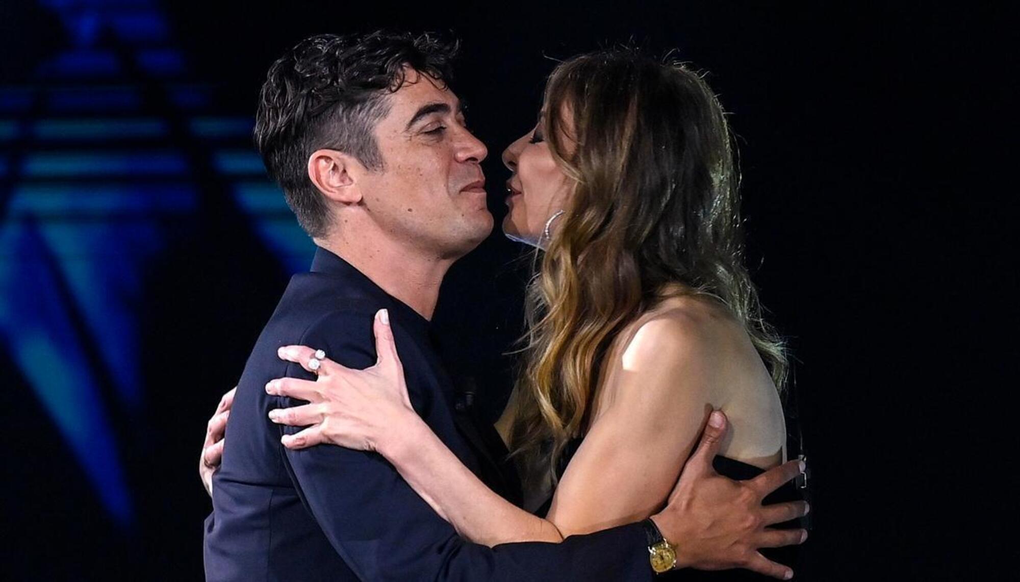 Riccardo Scamarcio e Francesca Fagnani a Belve su Rai 2