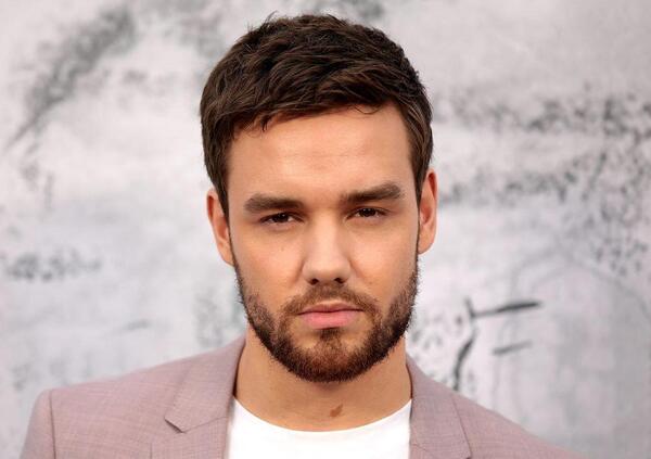 Liam Payne, ma davvero al funerale privato i fan hanno messo le tende in strada (come a un concerto dei One Direction)? Alla cerimonia anche Harry Styles e Kate Cassidy. E intanto le indagini&hellip;