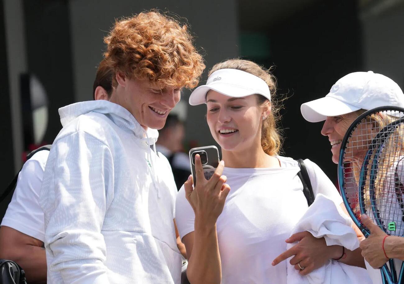 Sinner e Anna Kalinskaya, &egrave; finita davvero? Jannik vince la Coppa Davis, e lei cosa faceva? E quel messaggio: &ldquo;Che pace&rdquo;...