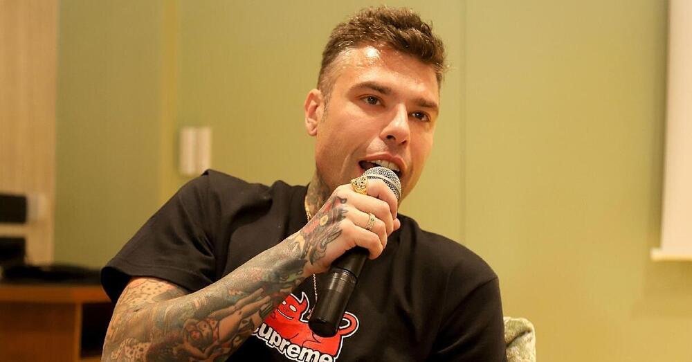 Caso ultras, Fedez esce allo scoperto su Luca Lucci e l&rsquo;inchiesta sulle curve: &ldquo;Era un mio amico e non lo tradisco&rdquo;. Anche per il rapper le situazioni criminali sono &ldquo;vicende private&rdquo;, come per i Banditi della Sud?