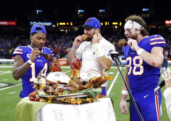 La NFL e &lsquo;Le partite del grazie&rsquo;: guida sregolata al grande Football in programma durante il Thanksgiving Day, per capire un Paese con la birra in mano