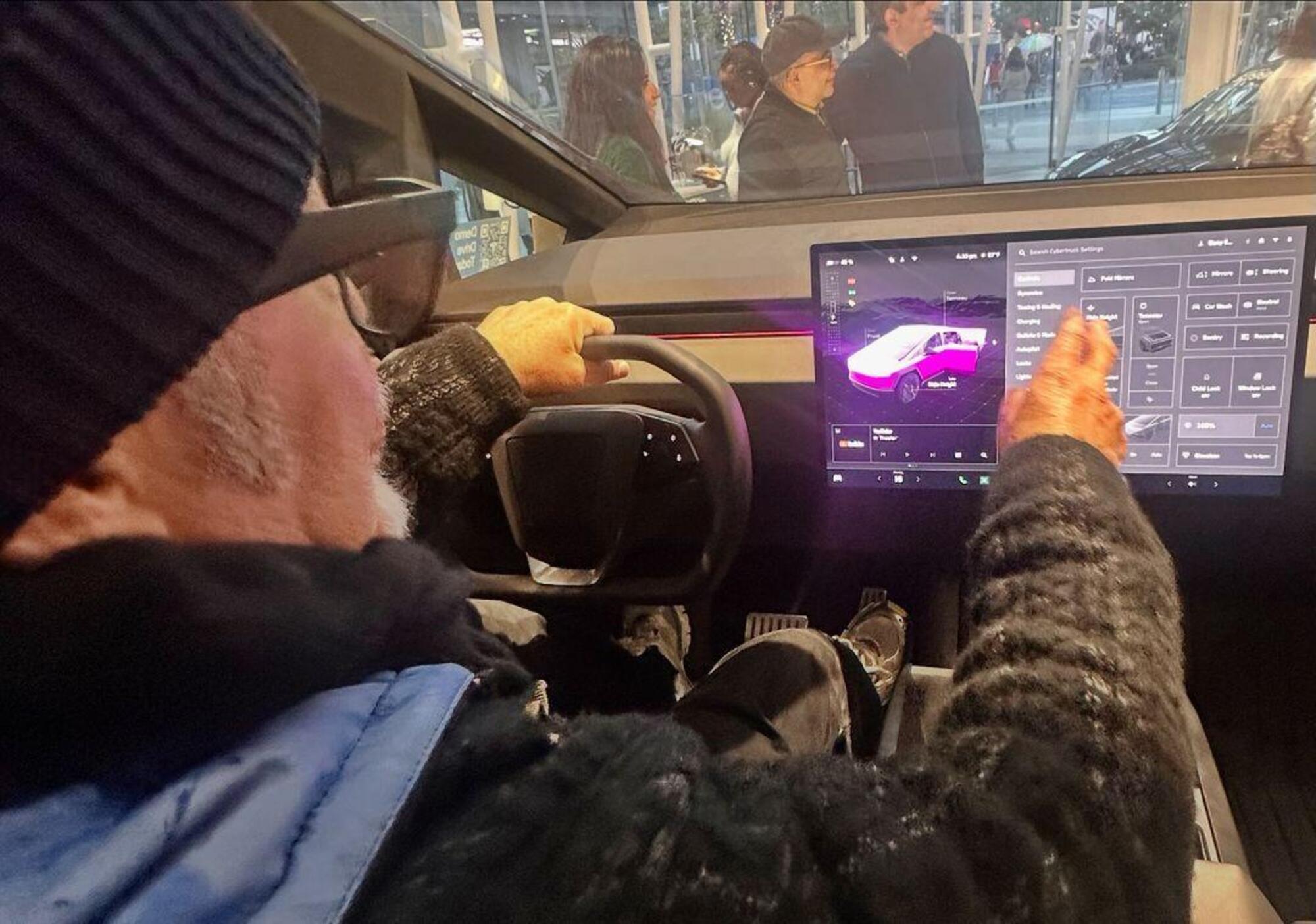 Vasco al volante del Cybertruck