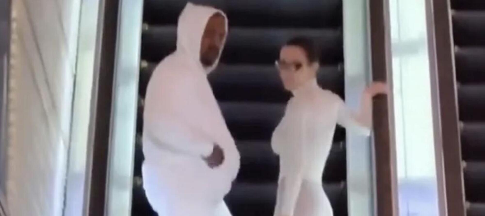 Kanye West e Bianca Censori paparazzati da Tmz a Tokyo