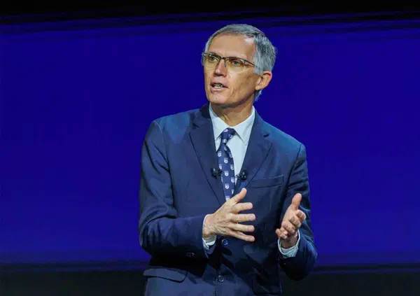 Tavares flop, tutti i poteri a Elkann con ex Fiat a picco. E La Stampa di famiglia lo attacca: &ldquo;Inciampato nell'auto elettrica e...&rdquo;. Aveva ragione Calenda?