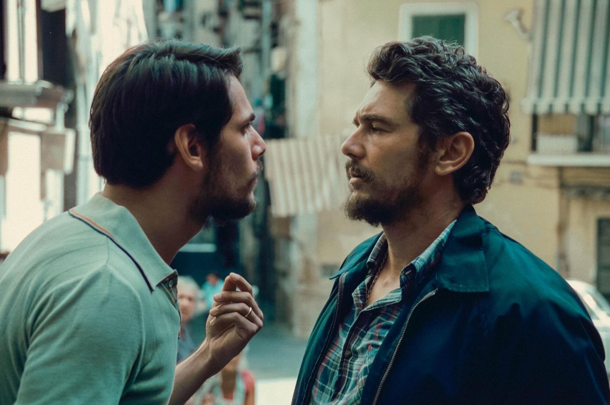 Enzo (Francesco Di Napoli) e Dean Barry (James Franco) in &quot;Hey Joe&quot;