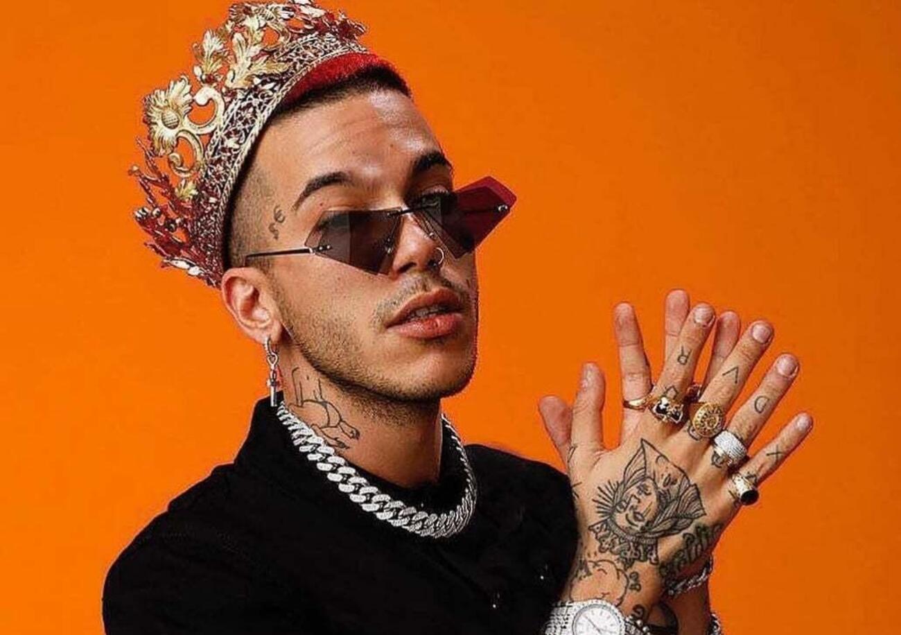 Sfera Ebbasta scivola sull&rsquo;adv? Shade lo copia sulle cure per ricchi al San Raffaele, ma lo smaschera sulla pubblicit&agrave; occulta sui social? Ecco cos&rsquo;&egrave; successo&hellip;