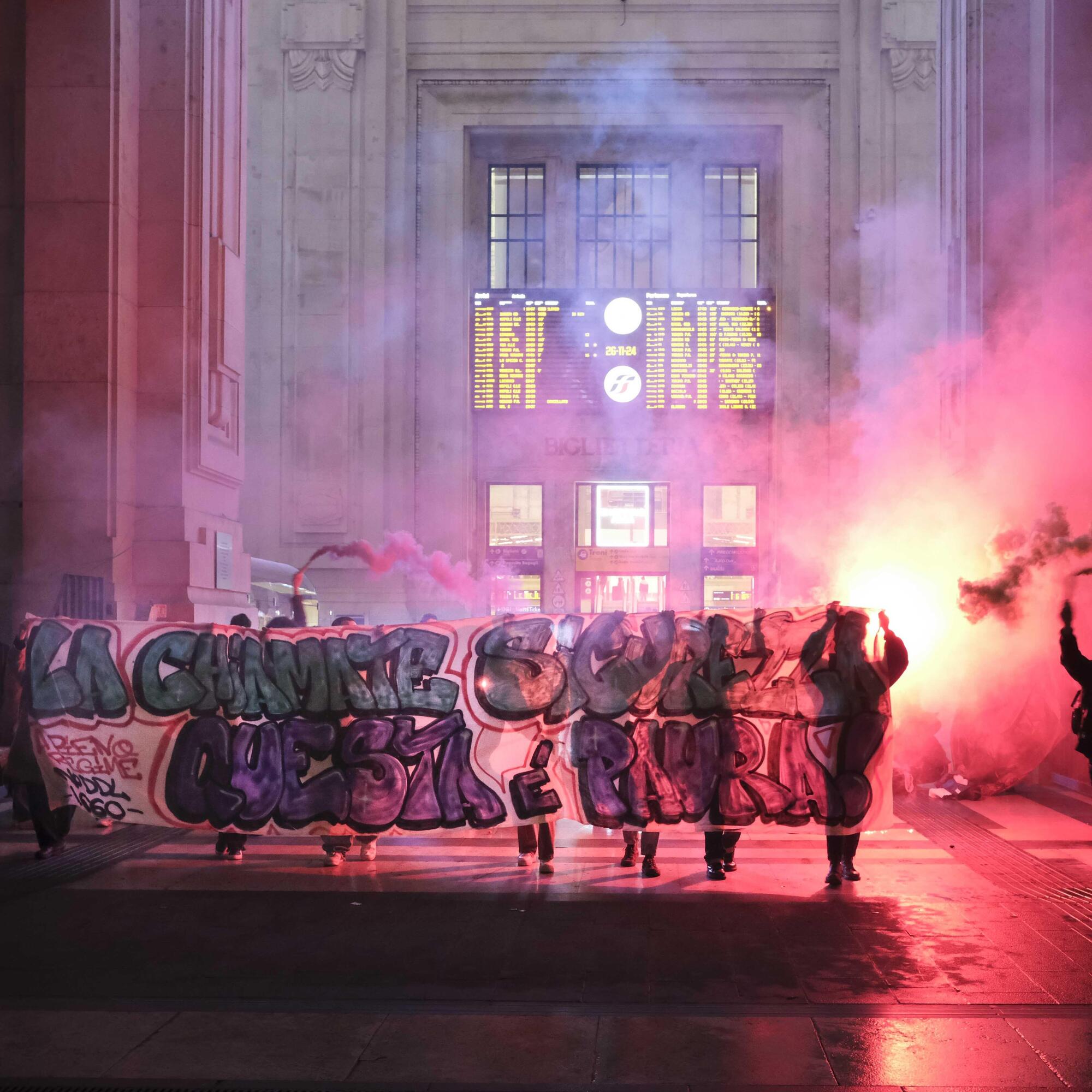 Le immagini del flashmob in Stazione Centrale 