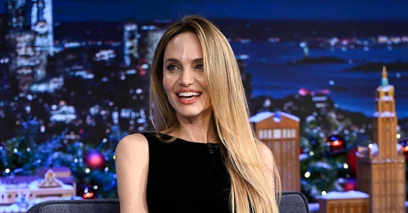 Ma l&rsquo;avete vista Angelina Jolie con una faccia che non &egrave; la sua (rifatta completamente, come Donatella Versace)? Ecco cosa le &egrave; successo