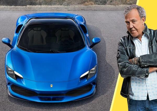 Jeremy Clarkson prova la Ferrari 296 Gts: &ldquo;Meglio la Porsche 911 e sembra una Volkswagen elettrica all&rsquo;inizio. Per piacere a Greta Thunberg &egrave; come cibo per cani per uno chef&rdquo;