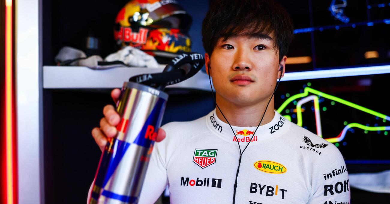 Tutto sui test di fine stagione della F1: la prima volta di Hamilton in Ferrari, la Red Bull di Perez la prende Tsunoda e debuttano i rookies. Antonelli? La rischia&hellip;