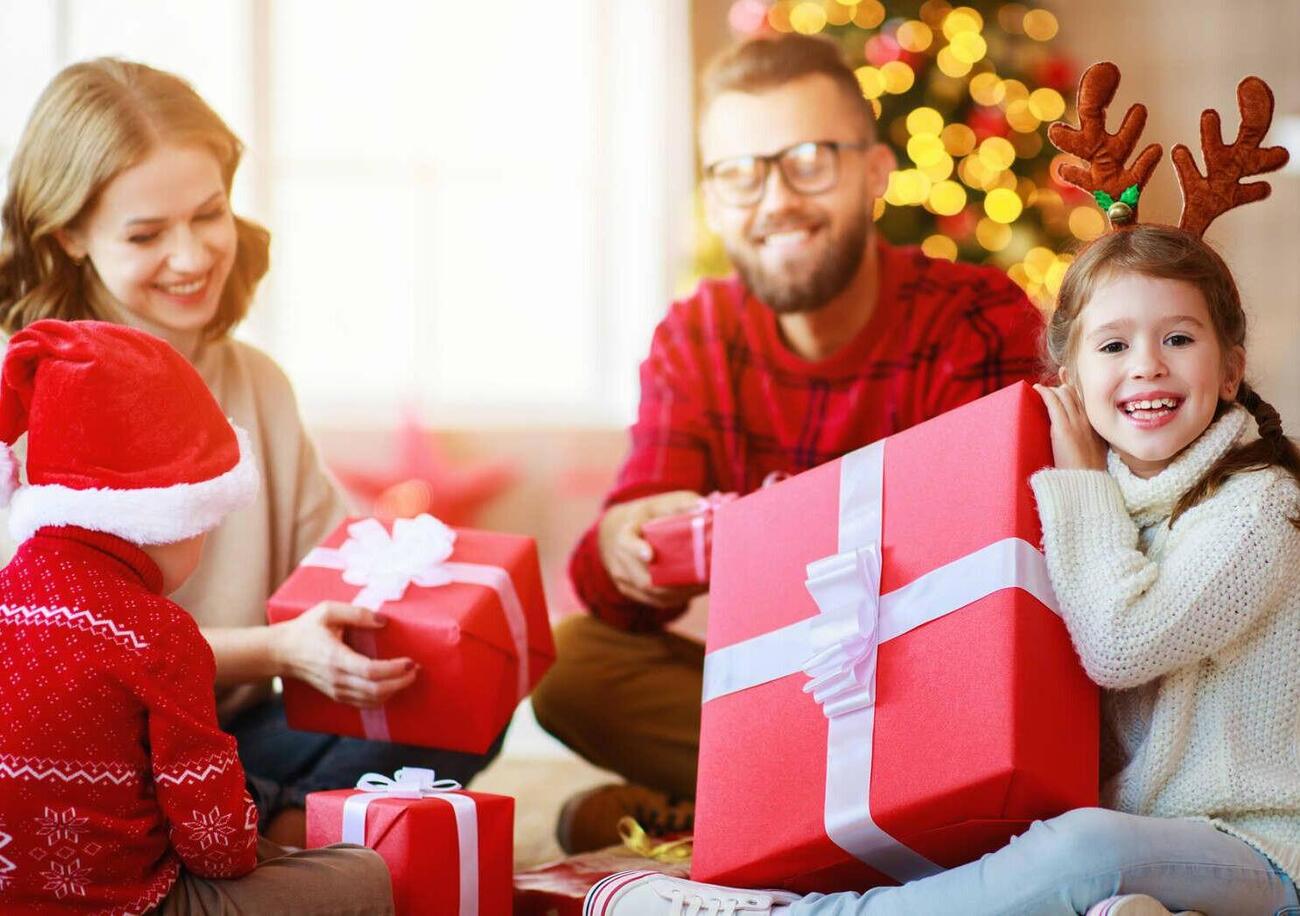 Non sapete cosa regalare a Natale? Tutto ma non i giocattoli! Le famiglie (in America e Europa) ne sono invase, ma fanno bene? Uno studio...