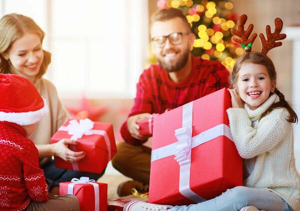 Non sapete cosa regalare a Natale? Tutto ma non i giocattoli! Le famiglie (in America e Europa) ne sono invase, ma fanno bene? Uno studio...