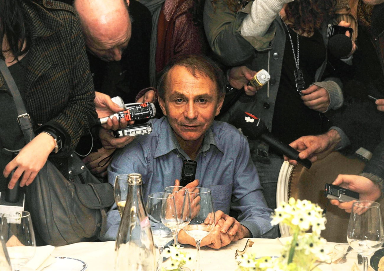 Michel Houellebecq aveva ragione su tutto, ma lo abbiamo mai ascoltato? Torna in libreria &ldquo;Sottomissione&rdquo;, il libro profezia sull&rsquo;Europa: islamizzazione, omologazione, dittatura del politicamente corretto e&hellip; leggetelo! 