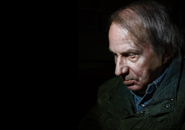 Michel Houellebecq aveva ragione su tutto, ma lo abbiamo mai ascoltato? Torna in libreria &ldquo;Sottomissione&rdquo;, il libro profezia sull&rsquo;Europa: islamizzazione, omologazione, dittatura del politicamente corretto e&hellip; leggetelo! 