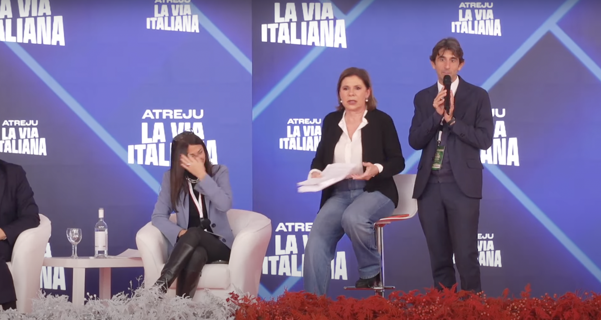 Bianca Berlinguer ad Atreju 2024 interrompe l&#039;evento per colpa dei fischi alla senatrice del M5s Alessandra Majorino. Interviene Donzelli