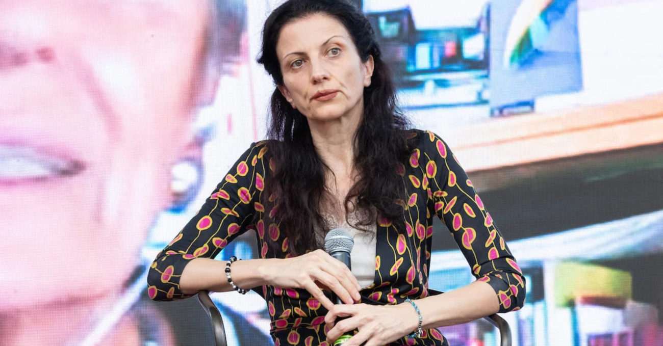 Abbiamo letto il libro &ldquo;Sangue di cane&rdquo; di Veronica Tomassini: perch&eacute; &egrave; diventato un caso editoriale? Prendete Chuck Palahniuk e Marguerite Duras e avrete questo romanzo senza redenzione e...
