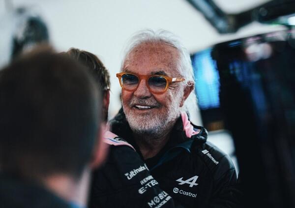 Flavio Briatore, &lsquo;dittatore democratico&rsquo; in F1: &ldquo;Ho visto molti progressi dal mio arrivo in Alpine. Le persone sono disposte a lavorare tre ore in pi&ugrave;&rdquo;