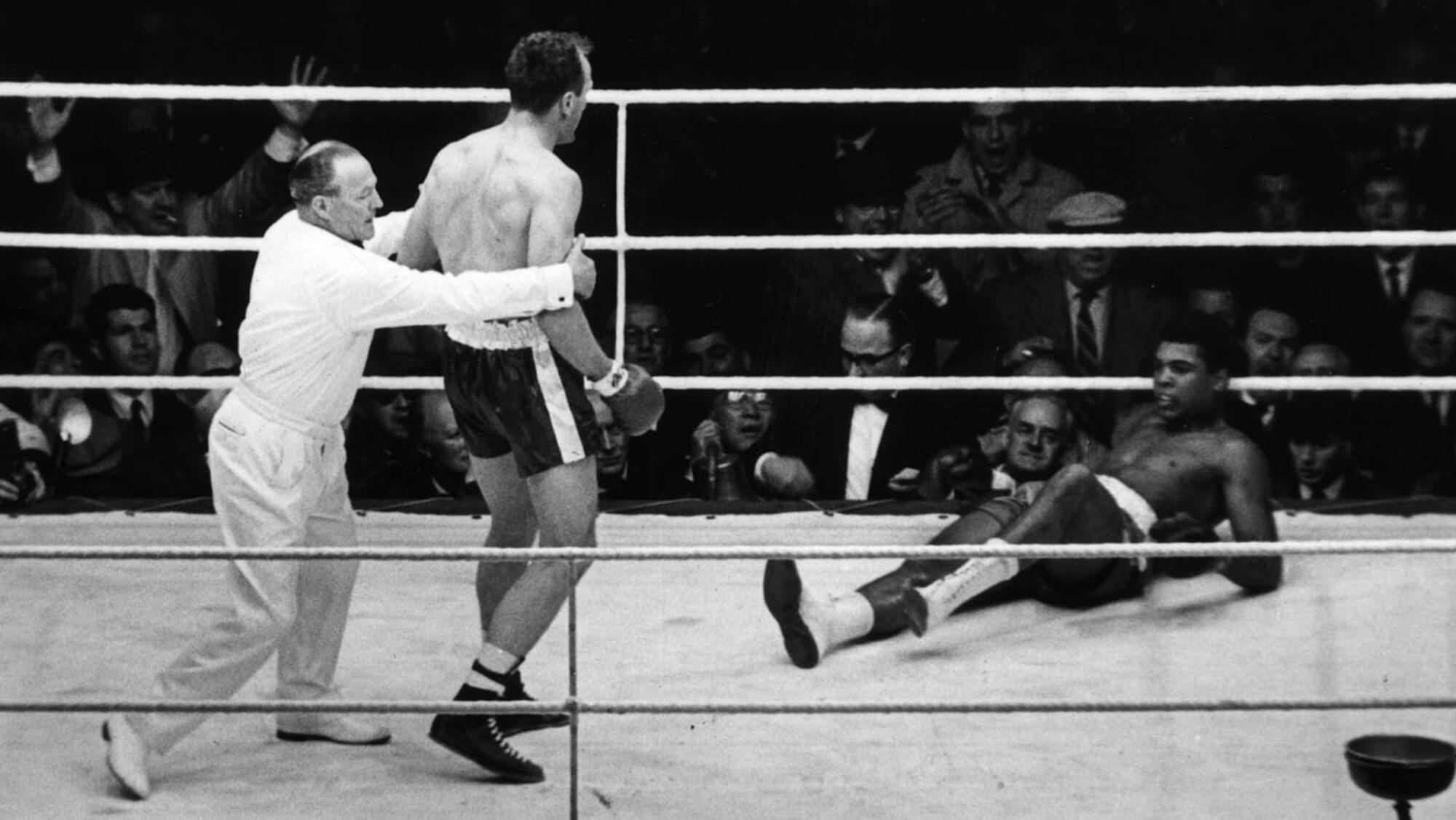 Al&igrave; contro Henry Cooper nel 1963 a Londra