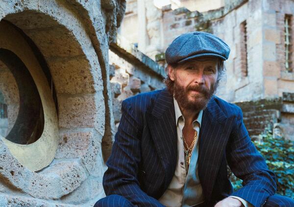 Jovanotti, ma com&rsquo;&egrave; il suo nuovo singolo &ldquo;Montecristo&rdquo;? Un brano scomposto, con un grande titolo e un grande arrangiamento (di Dardust). Ma ci ha convinto? Non del tutto. Ecco perch&eacute;&hellip;