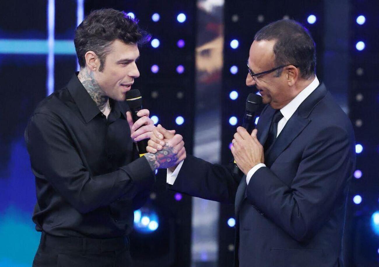 Selvaggia Lucarelli contro Fedez a Sar&agrave; Sanremo: &ldquo;Usa il vittimismo per attirare l&rsquo;attenzione&rdquo;. Il problema &egrave; la salute mentale del rapper? &ldquo;Se stai male ti curi. Non cerchi il palco&rdquo;