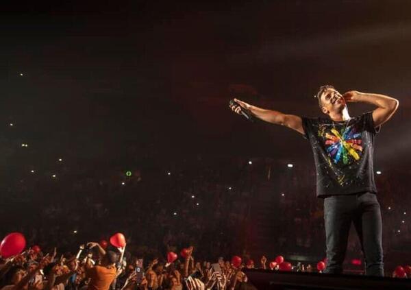 Siamo stati al concerto di Francesco Gabbani al Forum di Milano, ma com&#039;&egrave; stato? Basta polemiche e trappate, la bellezza della musica resiste. Ed &egrave; Natale in un qualsiasi scemod&igrave;&hellip; 