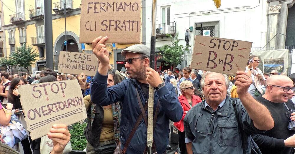 Napoli come Venezia? Ecco perch&eacute; i cittadini protestano per i troppi turisti e spunta la proposta che non ti aspetti: pagare l&rsquo;ingresso in centro storico. Buon Natale un caz*o&hellip; 