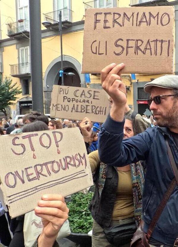 Napoli come Venezia? Ecco perch&eacute; i cittadini protestano per i troppi turisti e spunta la proposta che non ti aspetti: pagare l&rsquo;ingresso in centro storico. Buon Natale un caz*o&hellip; 