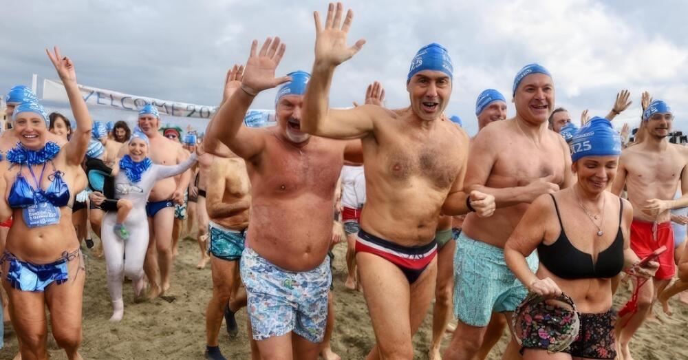 Da &ldquo;La Lega ce l&rsquo;ha duro&rdquo; a &ldquo;Vannacci ce l&rsquo;ha piccolissimo&rdquo;: l&rsquo;ironia social sulle dimensioni del generale dopo il bagno di Capodanno a Viareggio&hellip; [FOTO]