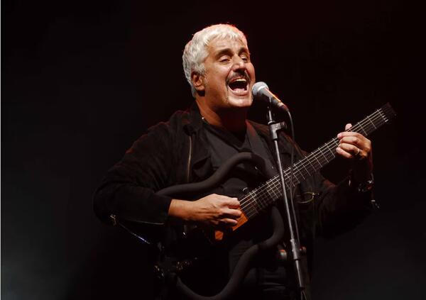 70 anni di Pino Daniele: &ldquo;Un rivoluzionario come Tot&ograve;, De Filippo e Troisi&rdquo;. Parla Marco Spagnoli, regista del docufilm Nero a met&agrave;: &ldquo;I social? Sirene&rdquo;. E su politica e arte&hellip;