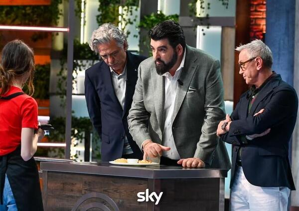 Le pagelle di Masterchef 2024: Alessia manda a fancu*o Simone e da sola salva un dolce (7), Mary egocentrica ma inutile (0), mentre Gaetano litiga con Canavacciuolo sul pesce e&hellip; Ecco tutti gli eliminati