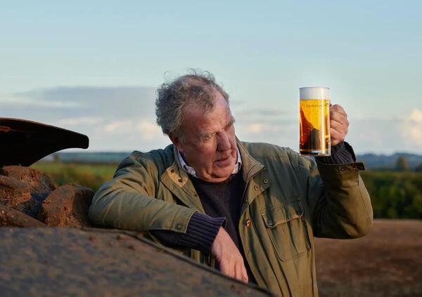 Ma avete visto come si allena Jeremy Clarkson? Dopo un 2024 disastroso e l&rsquo;operazione al cuore pubblica un filmato, ma c&rsquo;&egrave; qualcosa di strano&hellip;[VIDEO]