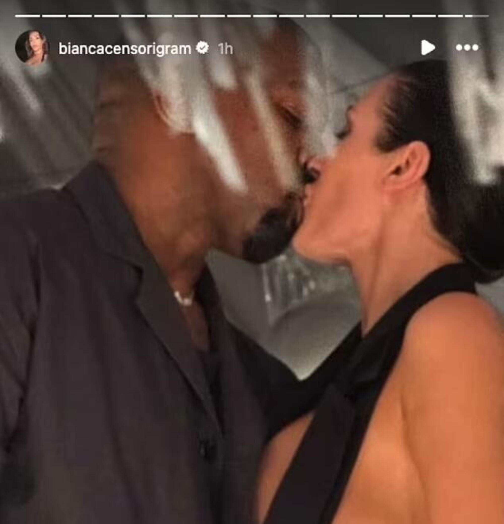 Il bacio appassionato di compleanno tra Bianca Censori e Kanye West