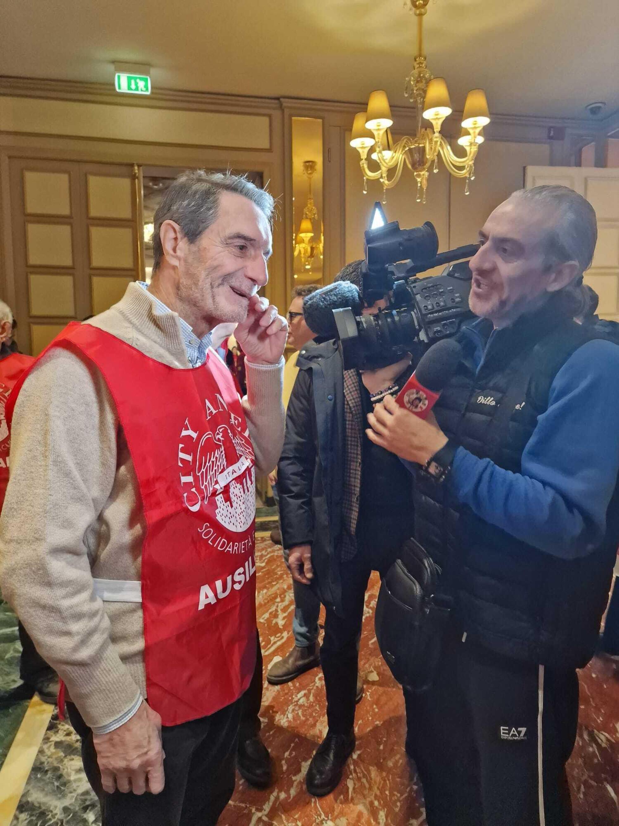 Il presidente della Regione, Attilio Fontana alla "Befana del clachard" dei City Angels di Milano