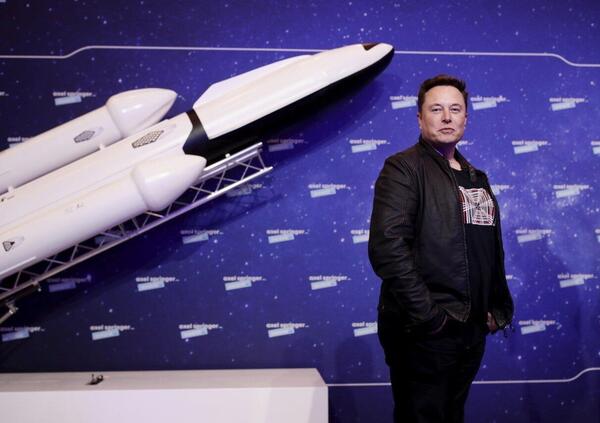 Ok, ma abbiamo davvero bisogno di Starlink? Ecco tutti i pregi e i difetti di Space X, gli interessi di Elon Musk e cosa conviene all&#039;Italia (e a Giorgia Meloni?)