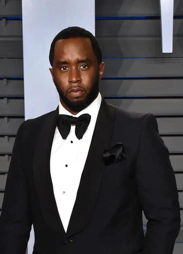 Sean Diddy Combs, ma davvero &egrave; invidioso di Luigi Mangione in prigione? Il rapper &ldquo;vuole essere la star ovunque vada&rdquo;. E sulla &ldquo;lista nera&rdquo; di Puff Daddy&hellip;