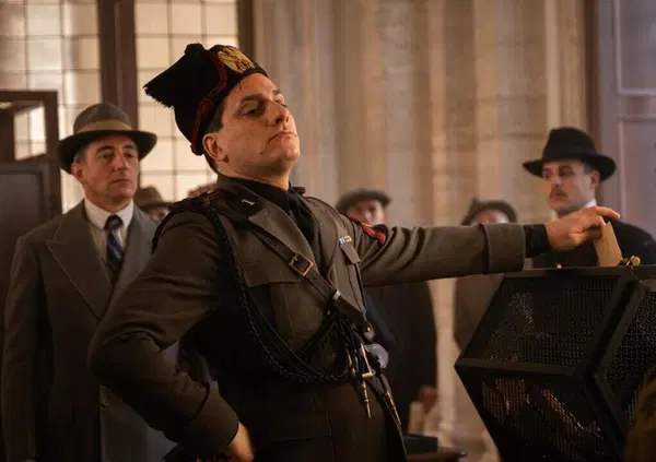 Abbiamo visto &ldquo;M - Il figlio del secolo&rdquo; su Mussolini. Ma &egrave; davvero la serie del decennio? Spoiler, s&igrave;. E Luca Marinelli su Sky&hellip;