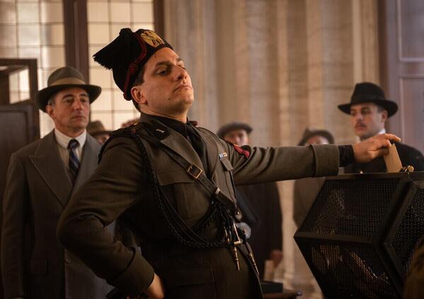 Abbiamo visto &ldquo;M - Il figlio del secolo&rdquo; su Mussolini. Ma &egrave; davvero la serie del decennio? Spoiler, s&igrave;. E Luca Marinelli su Sky&hellip;