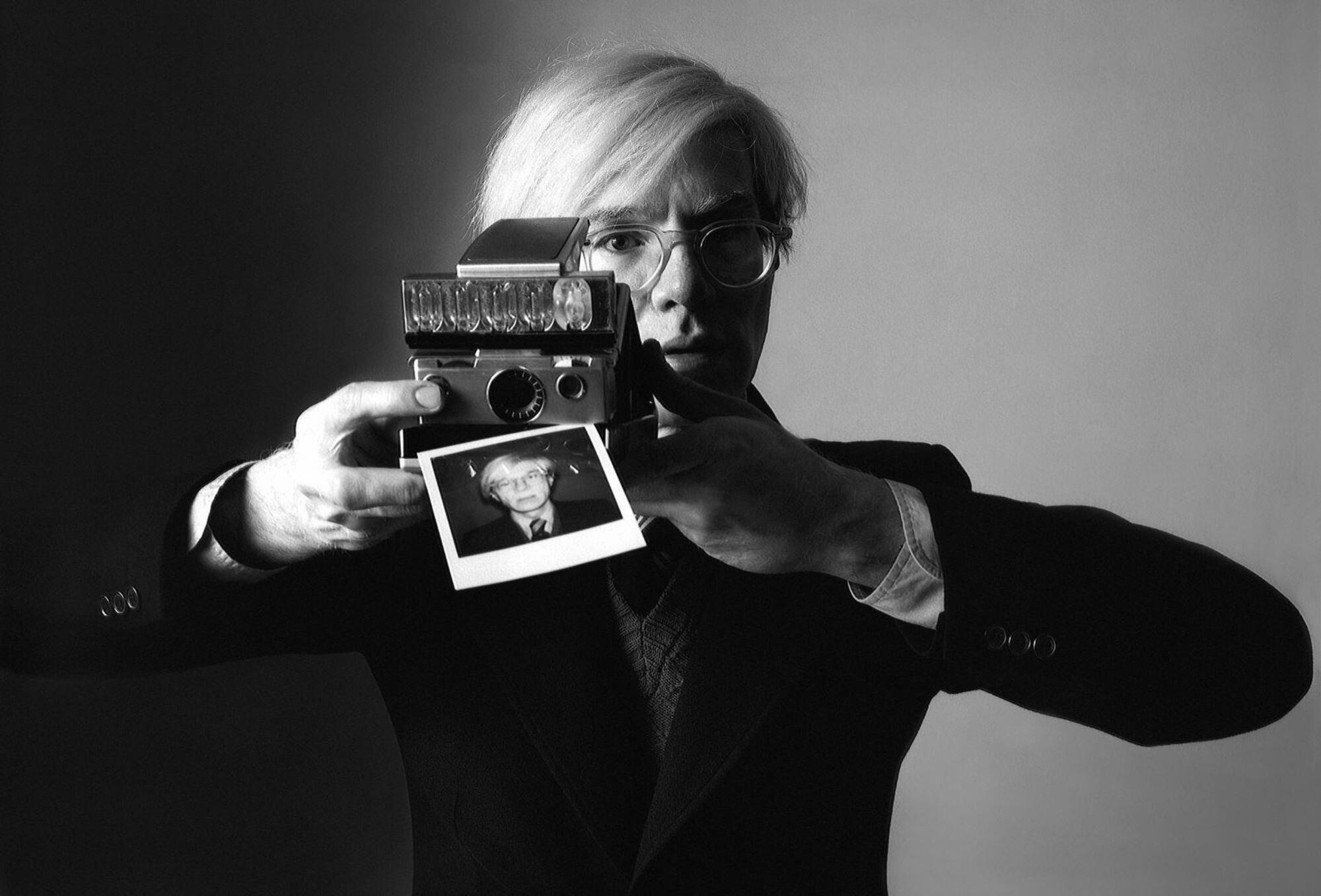 Andy Warhol in uno scatto di Oliviero Toscani negli anni &#039;70