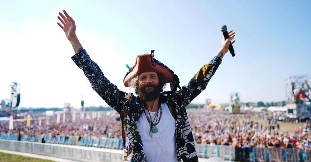 Avete letto l&rsquo;intervista a Jovanotti di Michele Serra su D di Repubblica? &ldquo;Non pensavo di fare il cantante, poi il rap&hellip;&rdquo;. E sull&rsquo;AI? &ldquo;Ho provato a scrivere una canzone sulla guerra, ha prodotto cagate&rdquo;